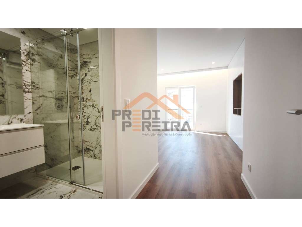Situado em Caneças, apartamento T4 com duas suites, uma box e um pa...-25