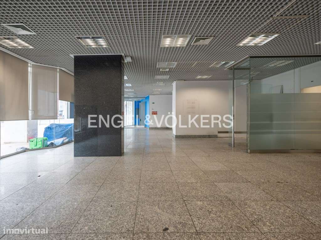 Espaço Comercial c/ vitrine no Areeiro - Grande imagem: 1/26