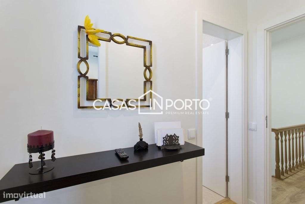 Moradia T4 de Traça Antiga Renovado com Licença AL-13