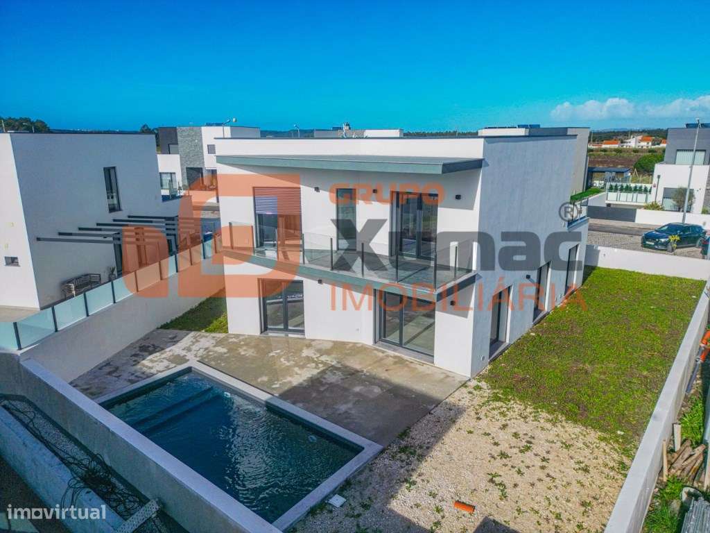 Fantástica Moradia T4 com piscina para arrendamento! - Grande imagem: 2/30