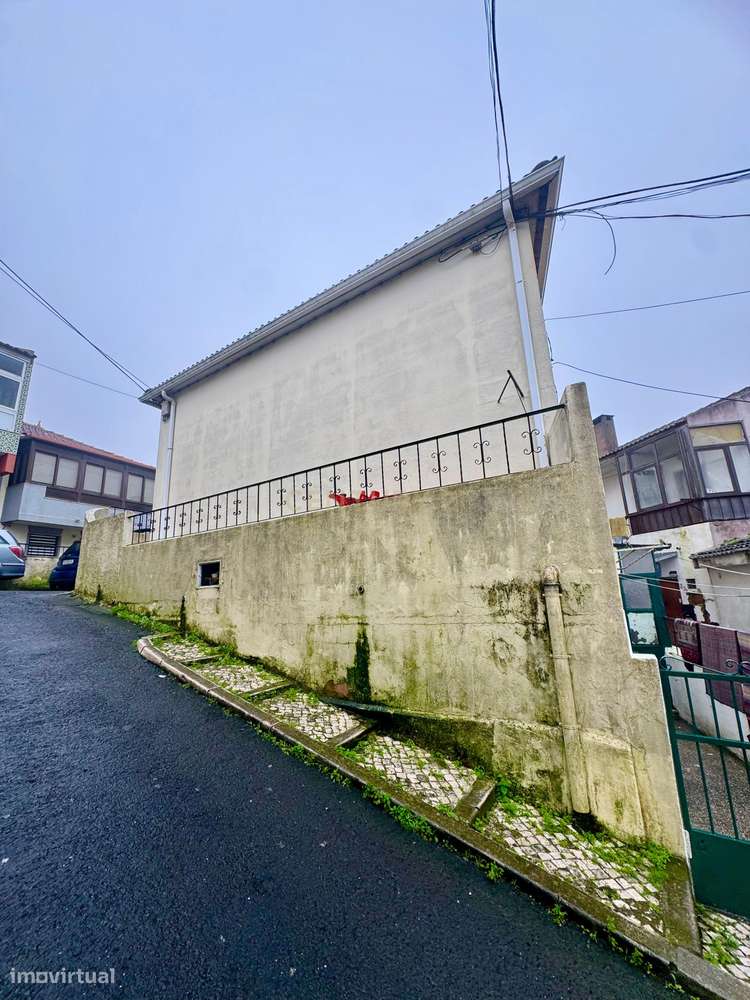 Camarate - Prédio de 2 andares de utilização independente - Grande imagem: 4/21