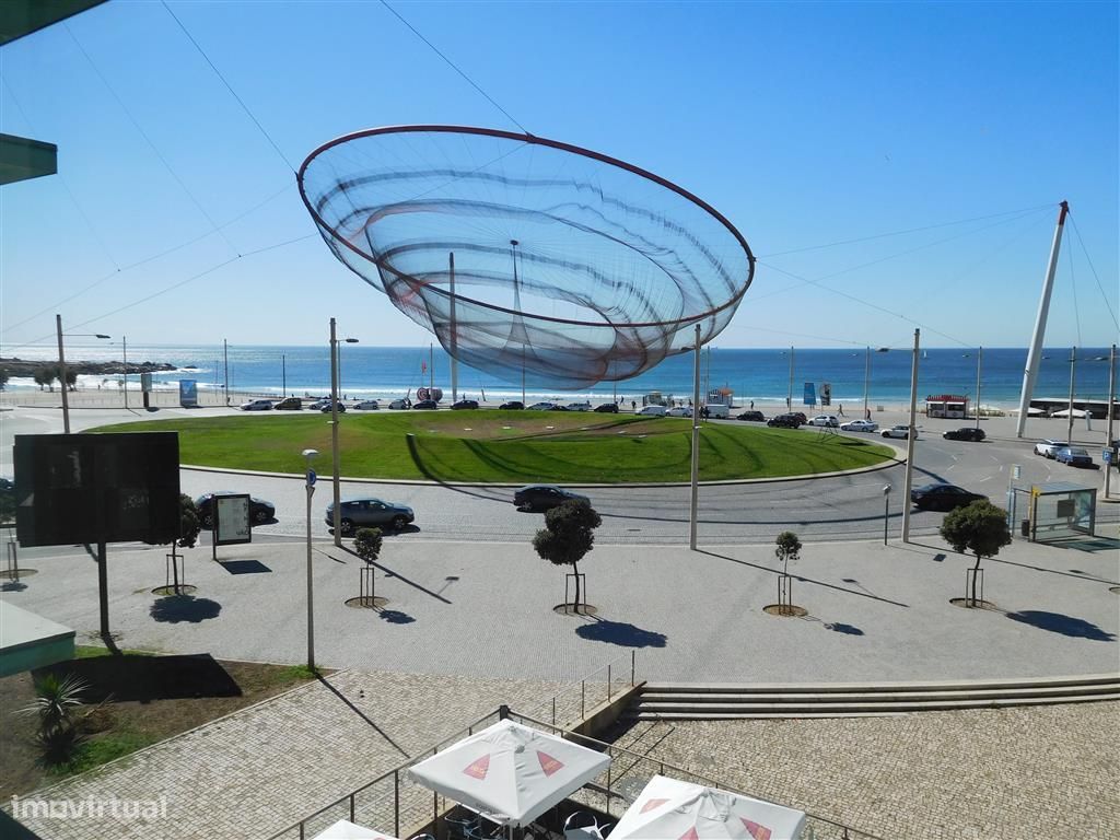 T5 Com varanda e fantásticas vistas mar, na Praia de Matosinhos