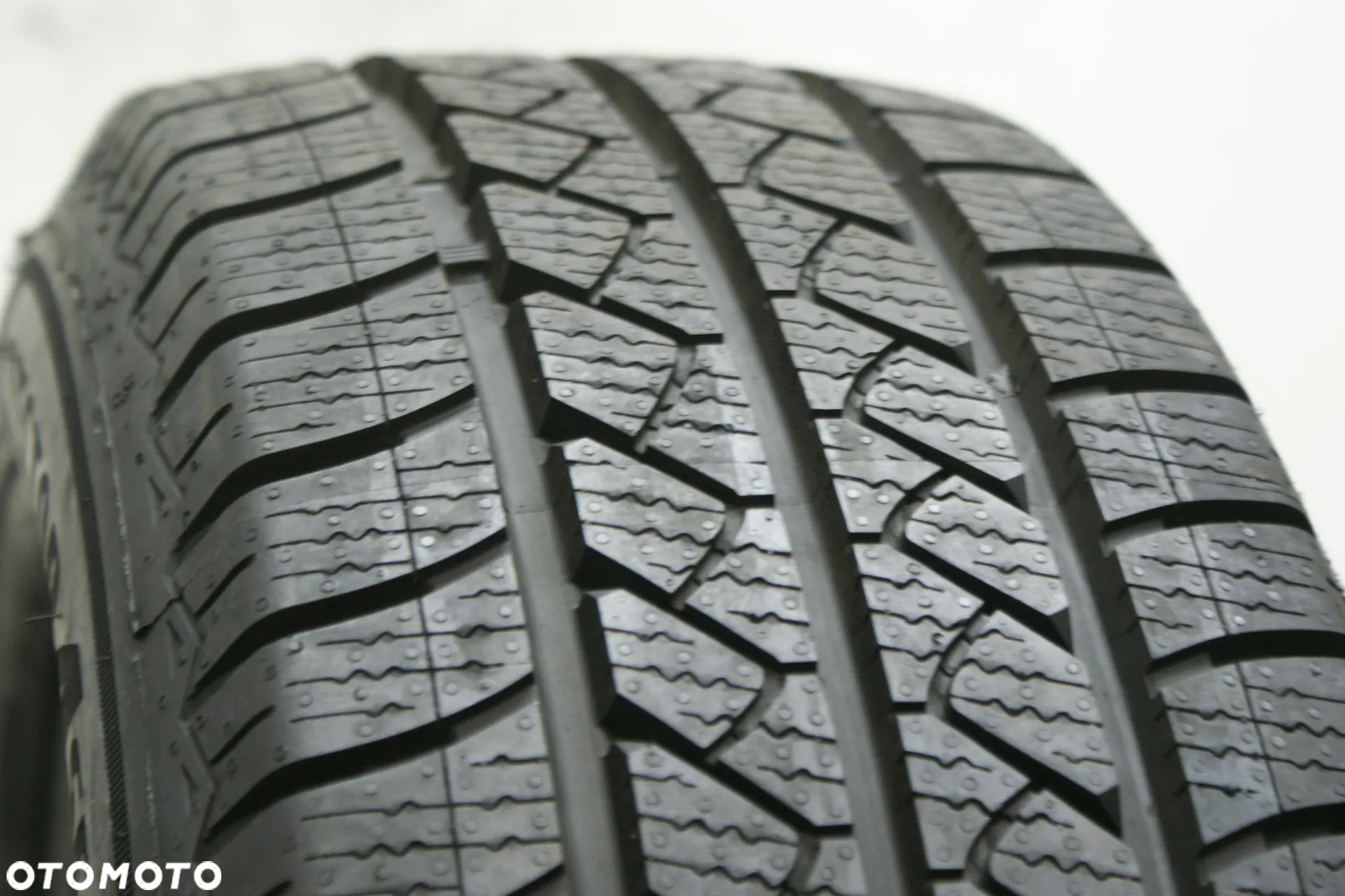 195/65R16C GOODYEAR VECTOR 4SEASONS CARGO , 8,8mm - 2