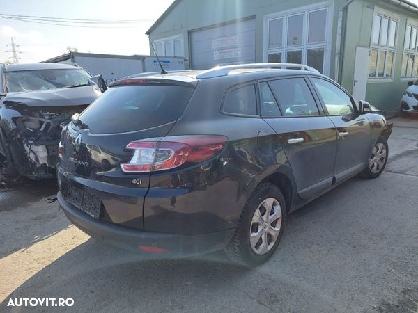 Dezmembram Renault Megane 3, an 2011, 1.5 DCI, 110 cp, cod K9K J8 - 1