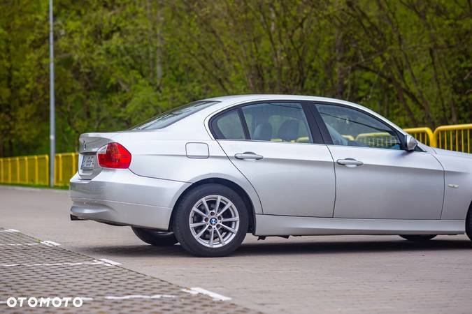 BMW Seria 3 325i - 28