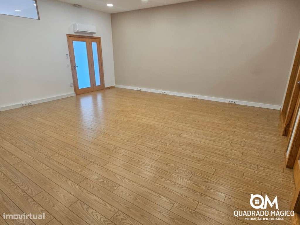 Loja à Venda em Ramalde com Localização Estratégica junto ao Hospit...-12