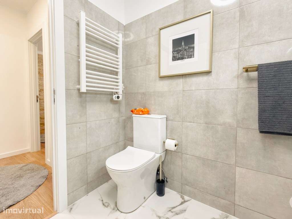 Apartamento T2 renovado e mobilado em Massamá com 107 m² e arrecadação-28
