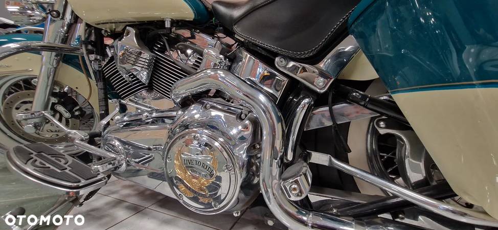 Harley-Davidson Softail Deluxe - 19