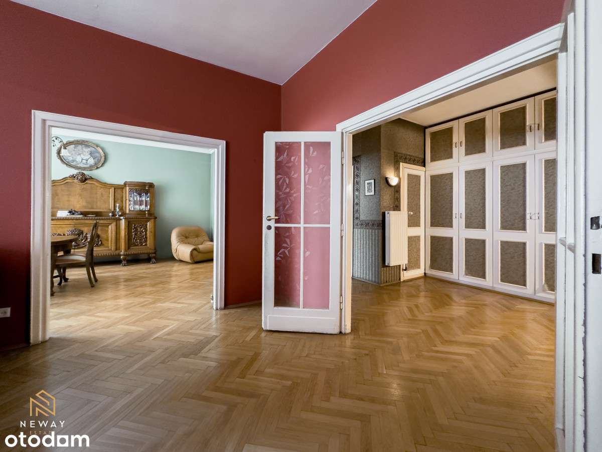 Apartament w modernistycznej kamienicy z balkonem-9