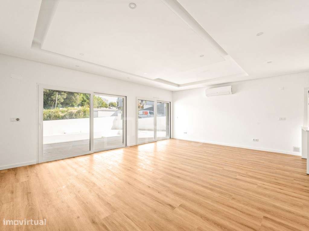 Moradia T4+1 com piscina na Sobreda, Costa da Caparica - Grande imagem: 4/42