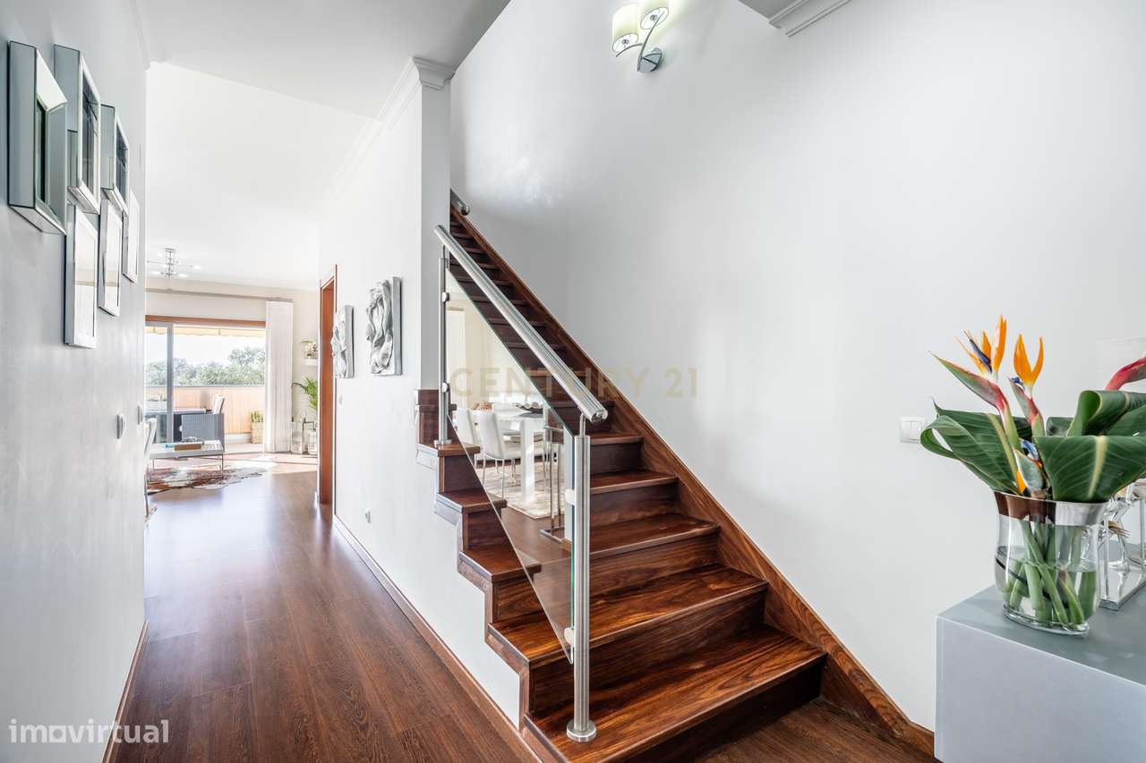 DUPLEX T2 DE CANTO COM AMPLAS VARANDAS E GARAGEM PERTO DA PRAIA!-25