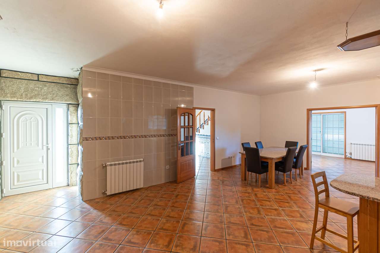 Moradia independente no centro de Alpendurada-21