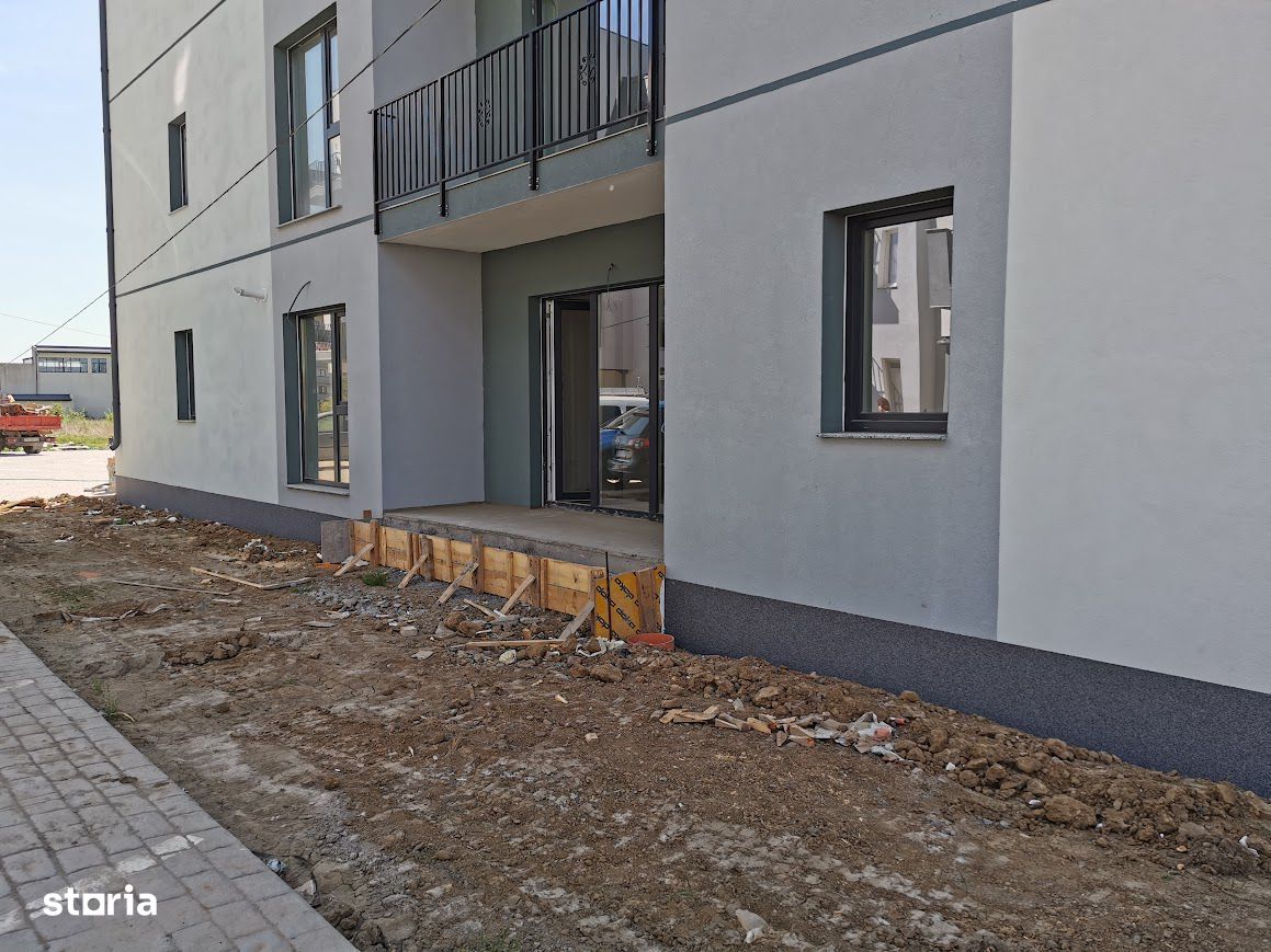 Apartament cu 3 camere+2 locuri de parcare+curte proprie in Giroc