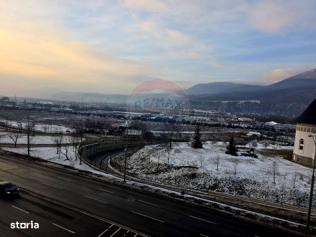 Apartament cu 2 camere de vânzare în zona 1 Mai-16