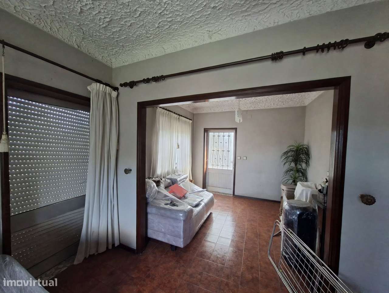Moradia de 3 pisos com 1000m² de terreno, T3, 2 WC em Serafão, Fafe.-5