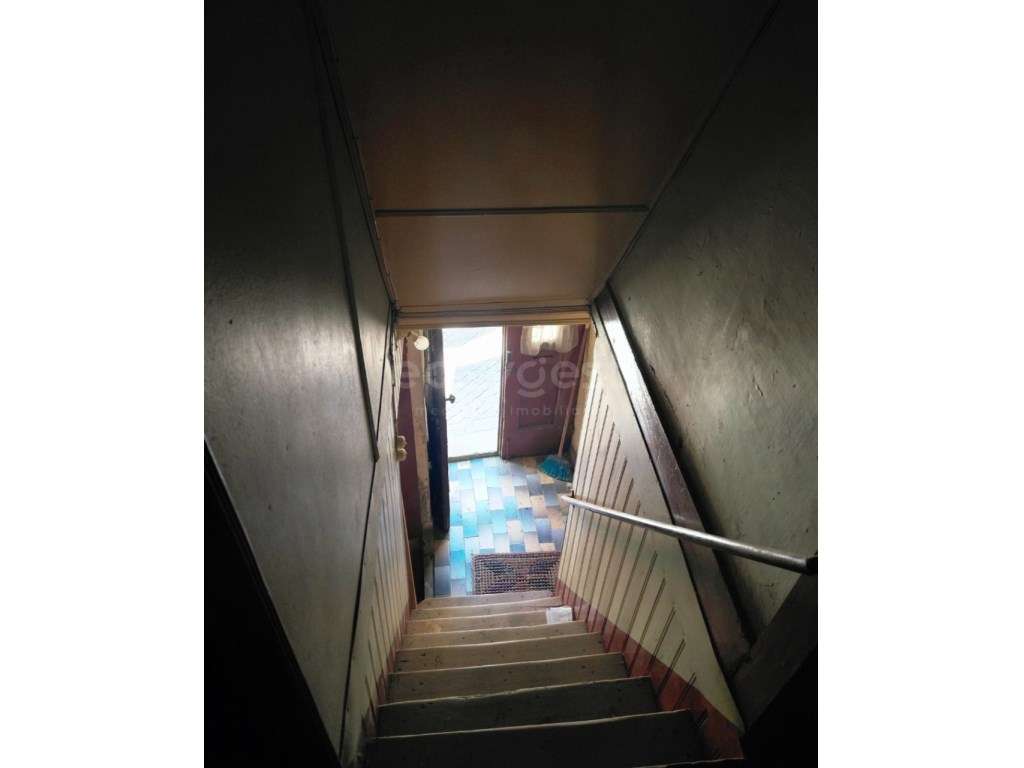 Casa para reabilitar na zona histórica de Freixo de Espada à Cinta - Grande imagem: 4/23