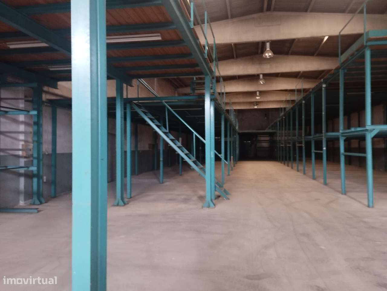 Armazém na zona industrial da Carriça TROFA-4