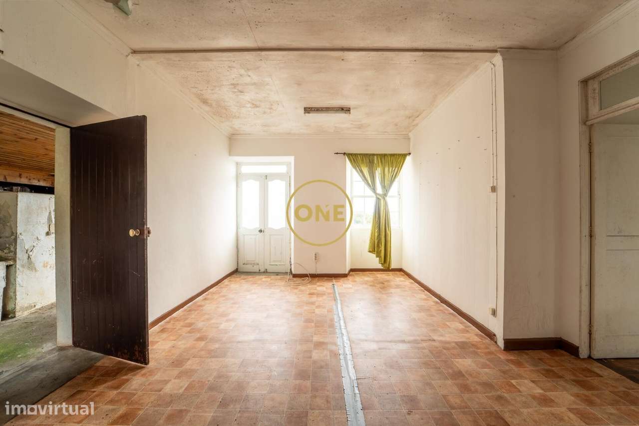 Moradia T1 com Terreno Amplo e Vista Mar – Excelente Potencial de Inve - Grande imagem: 4/12