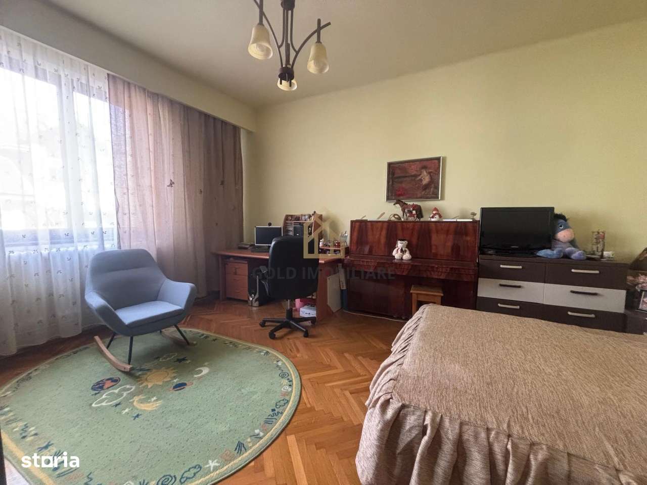 Casă de vânzare – 3 camere, zonă excelentă, lâ-3