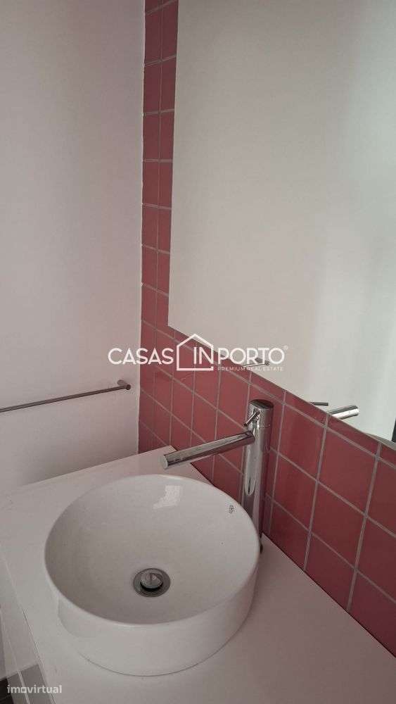 Moradia Triplex T2 com Terraço - Localização Premium junto à Lapa,-41