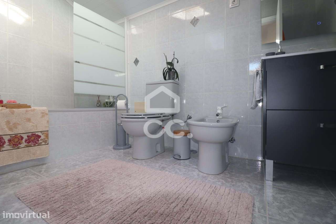 Moradia com 4 Quartos e Anexo T1  - São Vicente Ferreira - Ponta Delga-22