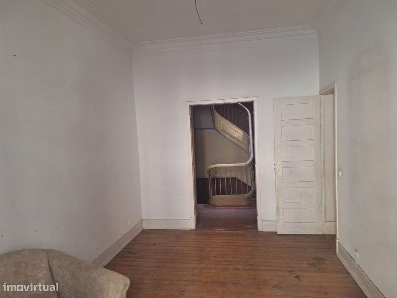 Prédio devoluto SEM Inquilinos junto ao Mercado de Arroios-11