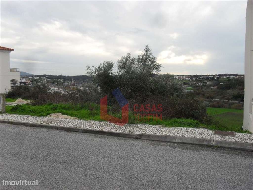 Terreno com 200 m2 , viabilidade de construção para 1 Moradia Isola... - Grande imagem: 3/6