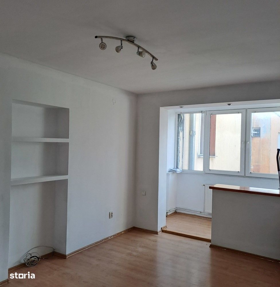 Apartament 2 camere decomandat, etaj 4 in Cartier Triaj