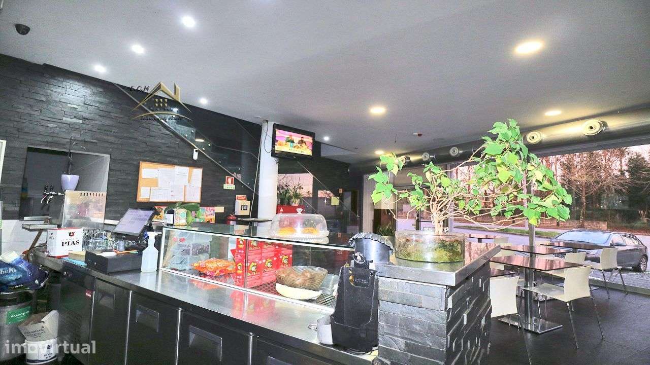 Restaurante "Castelo da Maia" Localizado em Zona Industrial,-16