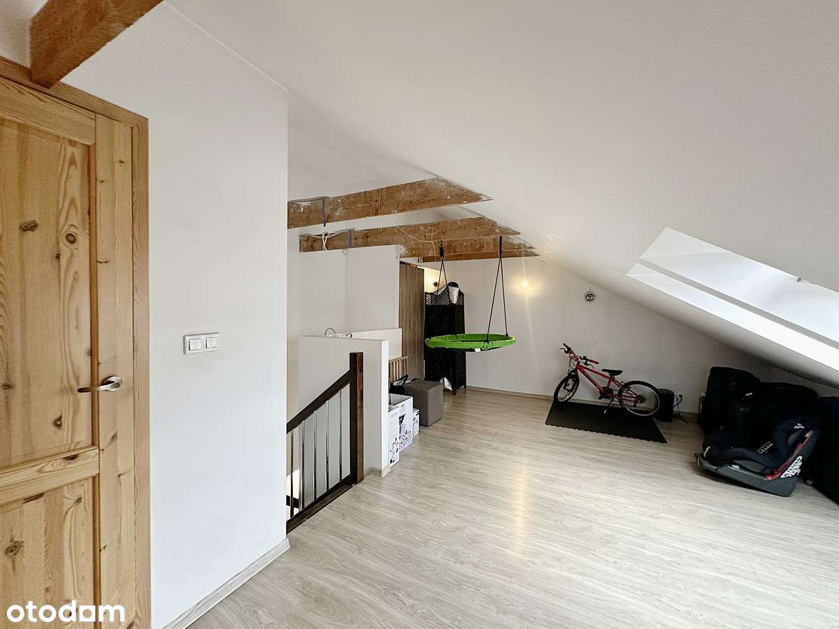 Segment bezczynszowy dwupoziomowy z użytkowym poddaszem i ogrodem-13