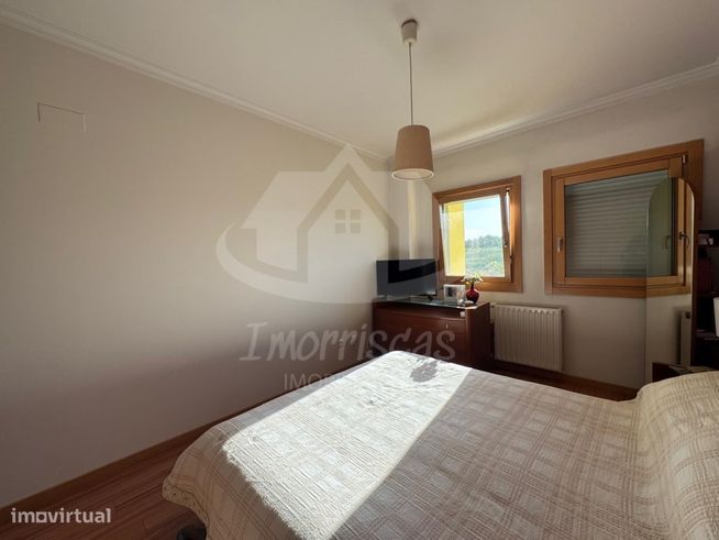 Apartamento T3 com garagem no Parque das Oliveiras, Camarate-12