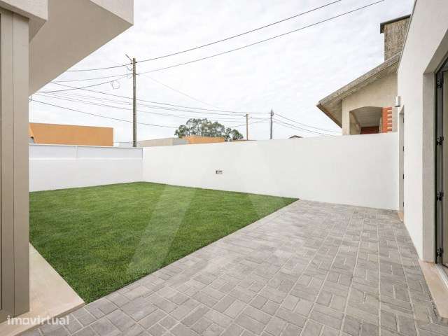 Moradia T4 + 1 de arquitetura moderna a 7 minutos do centro de Aveiro - Grande imagem: 5/50