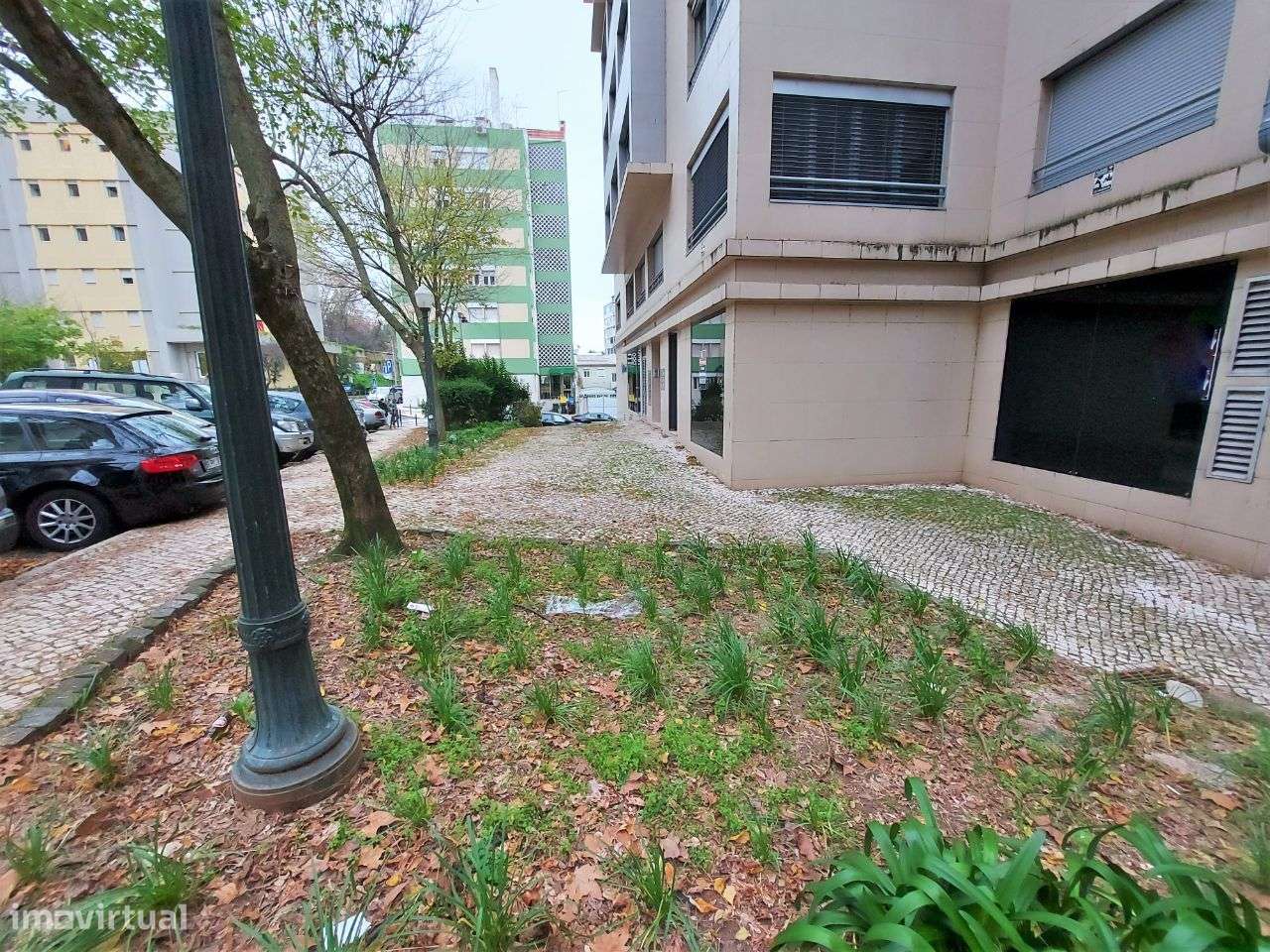 Loja/Escritório 2 grandes montras. Junto ao Hosp. Cruz Vermelha - Grande imagem: 3/13