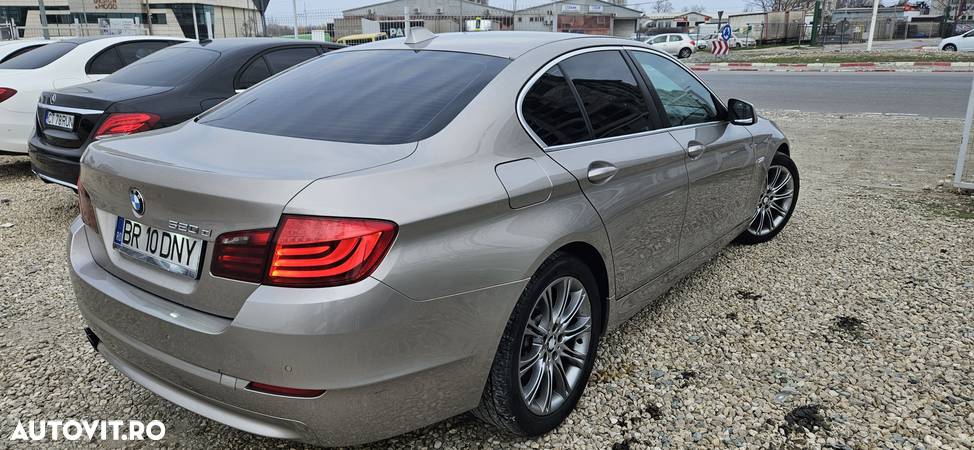 BMW Seria 5 520d Sport Line - 2