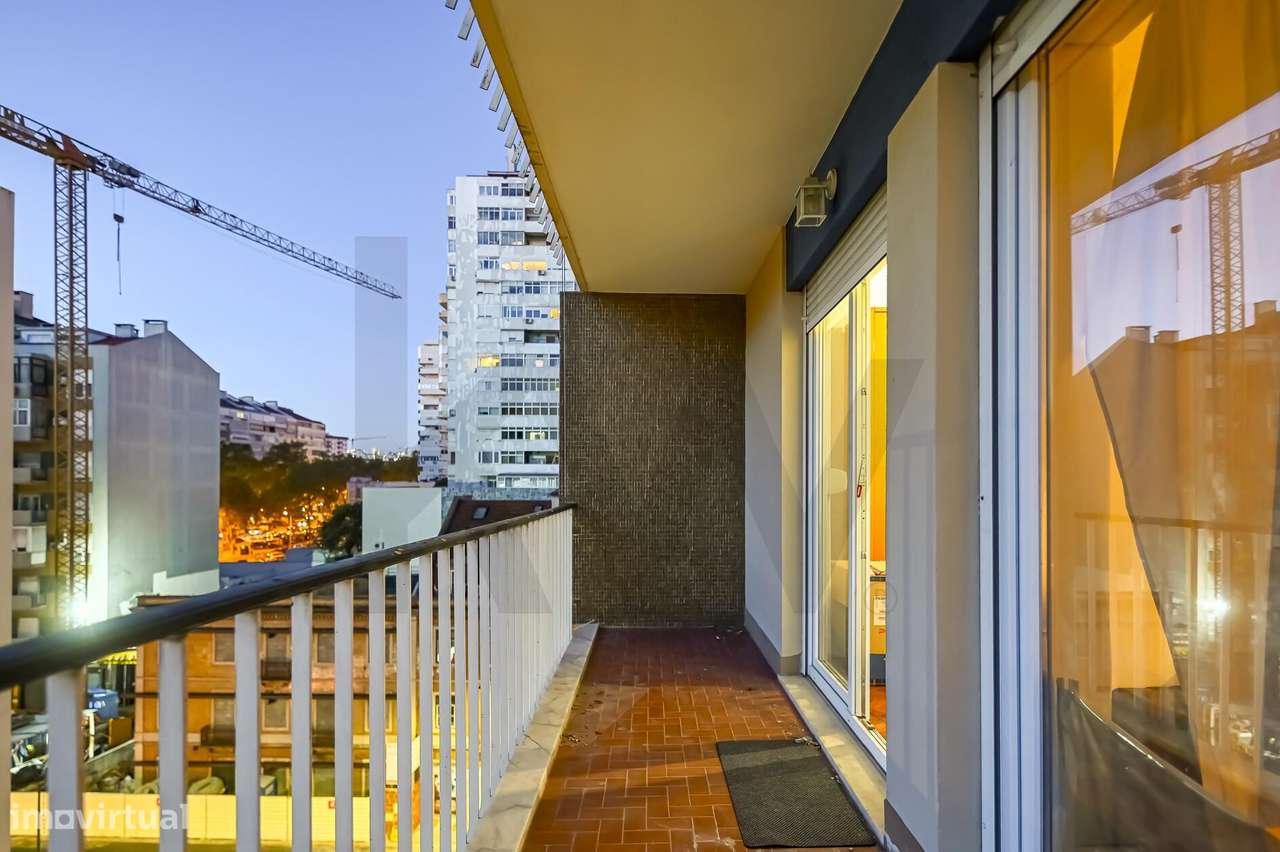 Oportunidade Única em S. Domingos de Benfica: T4 com Potencial e Local-12