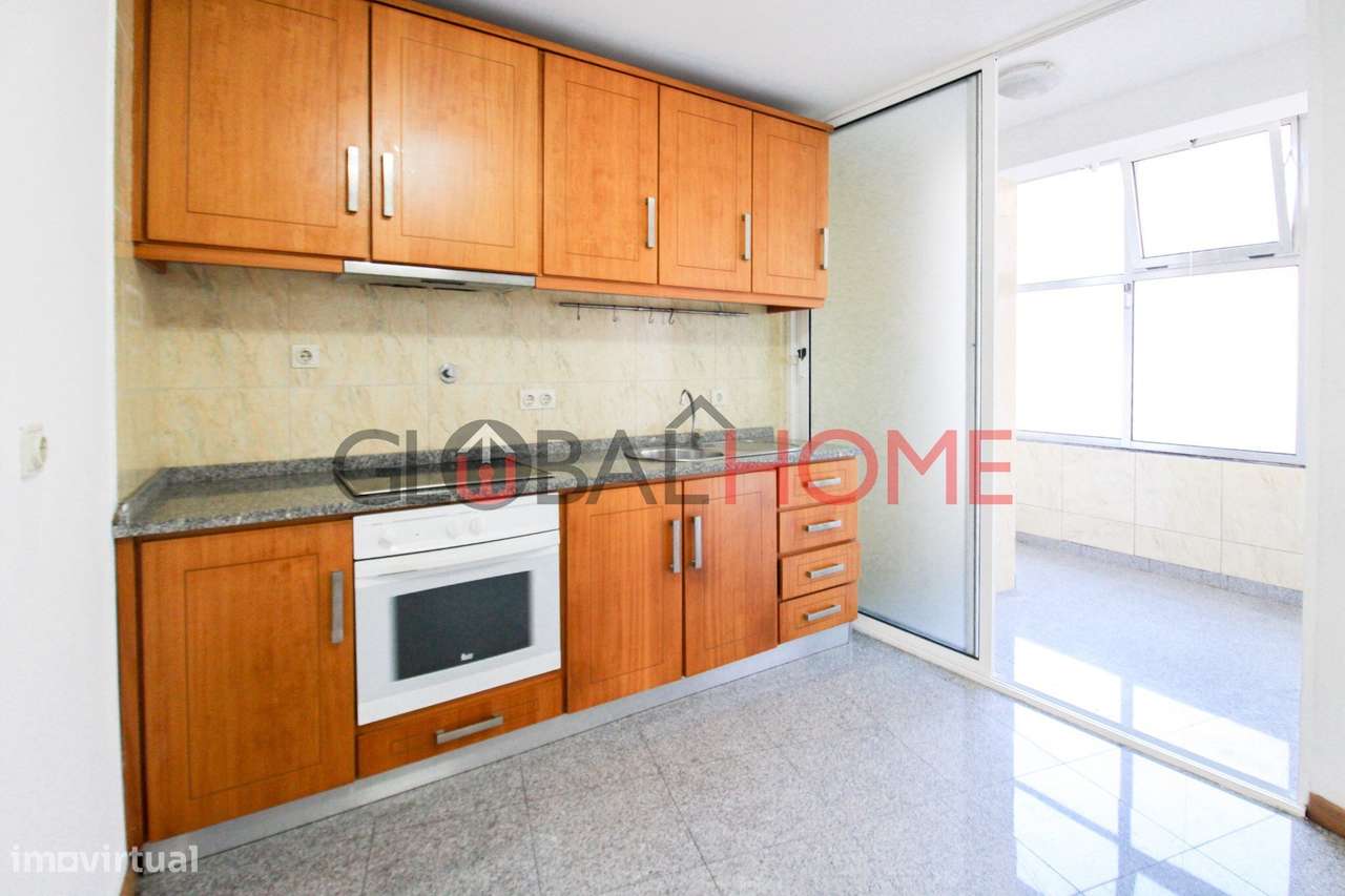 Apartamento T3 na Avenida da Carvalha-11