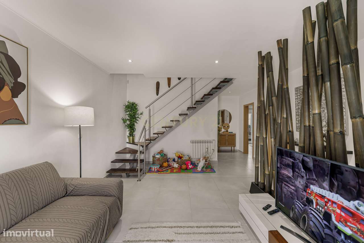 Moradia T3 isolada com garagem, Quinta do Conde-21
