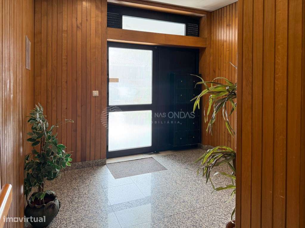 T2 Último Piso com Lareira e Lugar de Garagem | Pedras Rubras-24