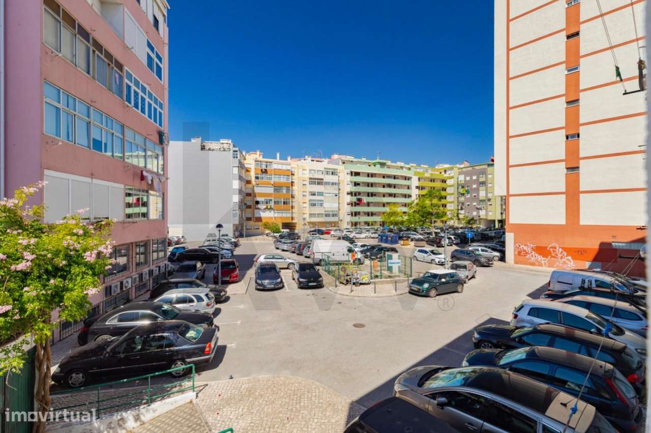 Excelente T2 Remodelado no Coração de Setúbal – Av. da República da Gu-11