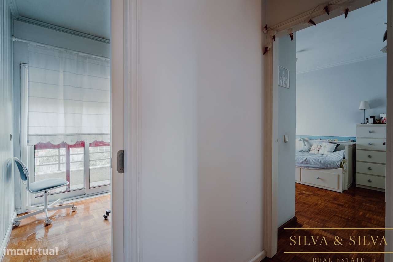Apartamento T2+1 com garagem  no centro de Canelas-17