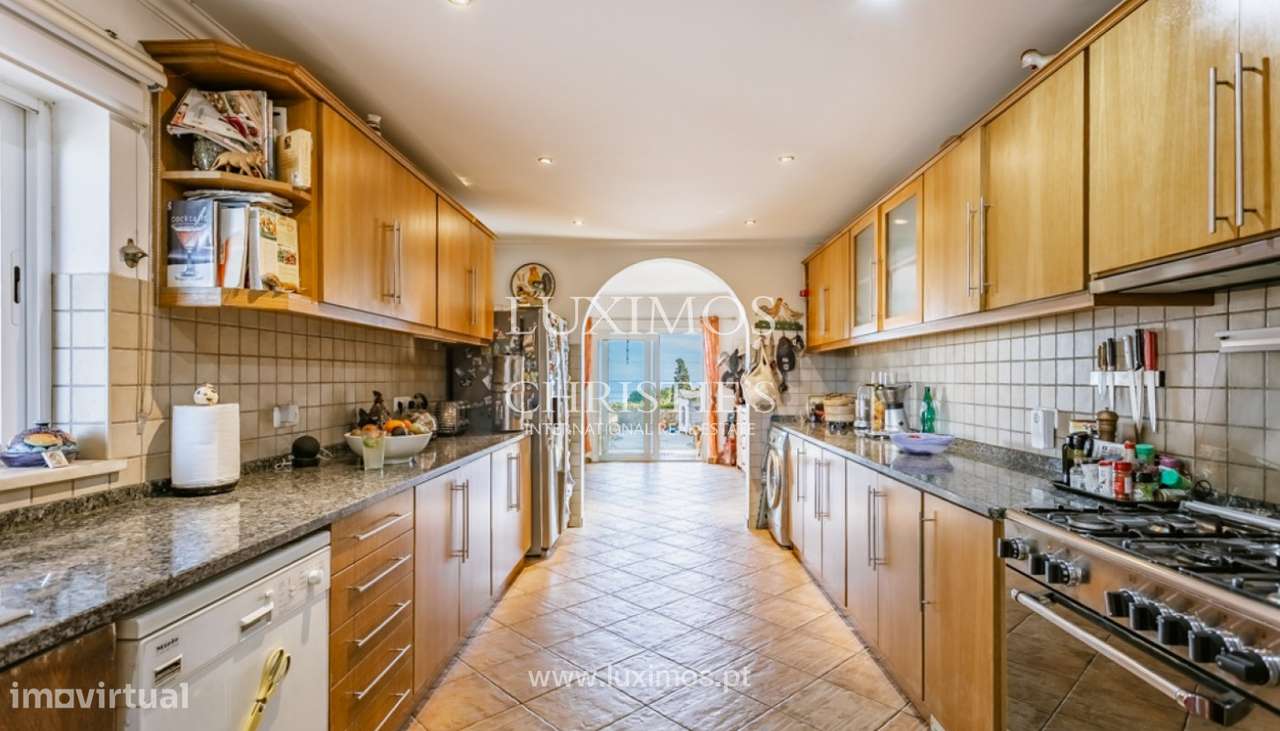Moradia com piscina e garagem para venda em Salema, Algarve-12