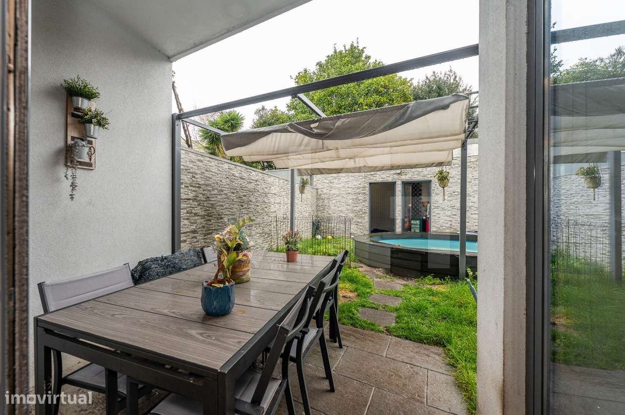 Moradia T3 com pátio, anexos e garagem em Paranhos - Porto-45