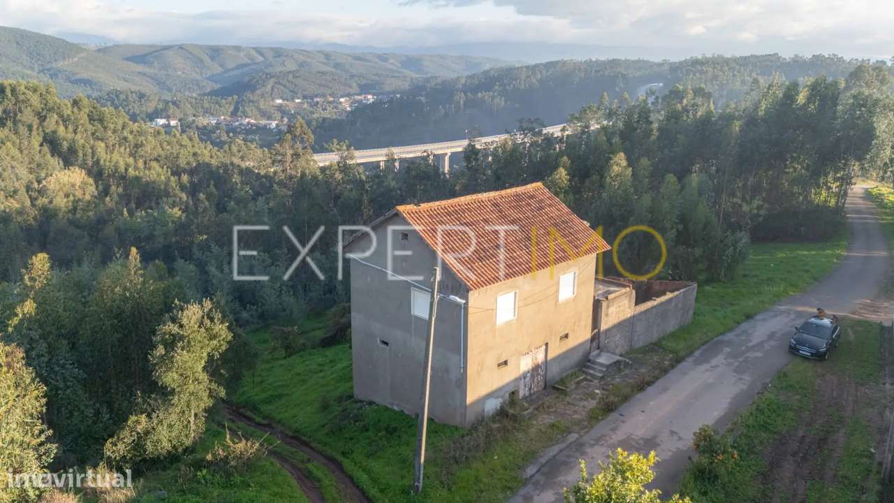 Moradia Isolada Com Terreno E Poco Em Anagueis Almalagues