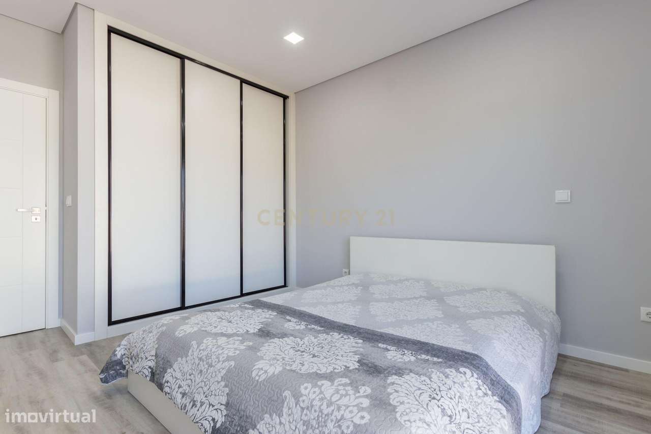 Vila Alegre / Fernão Ferro - Luxuosa moradia isolada térrea de 4 assoa-22