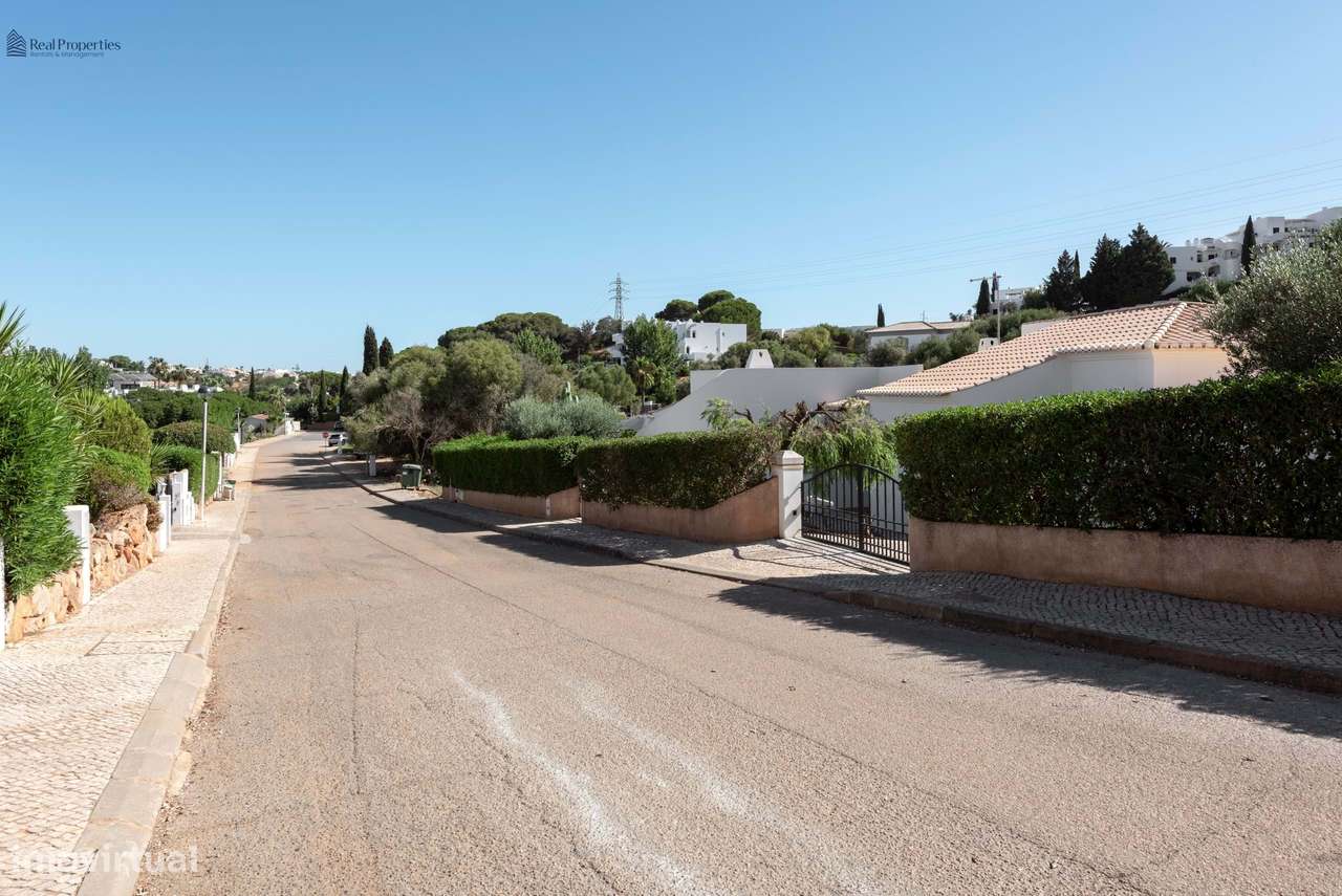 Moradia Térrea T4 Isolada em Albufeira – Um Refúgio de Luz, Conforto e-46