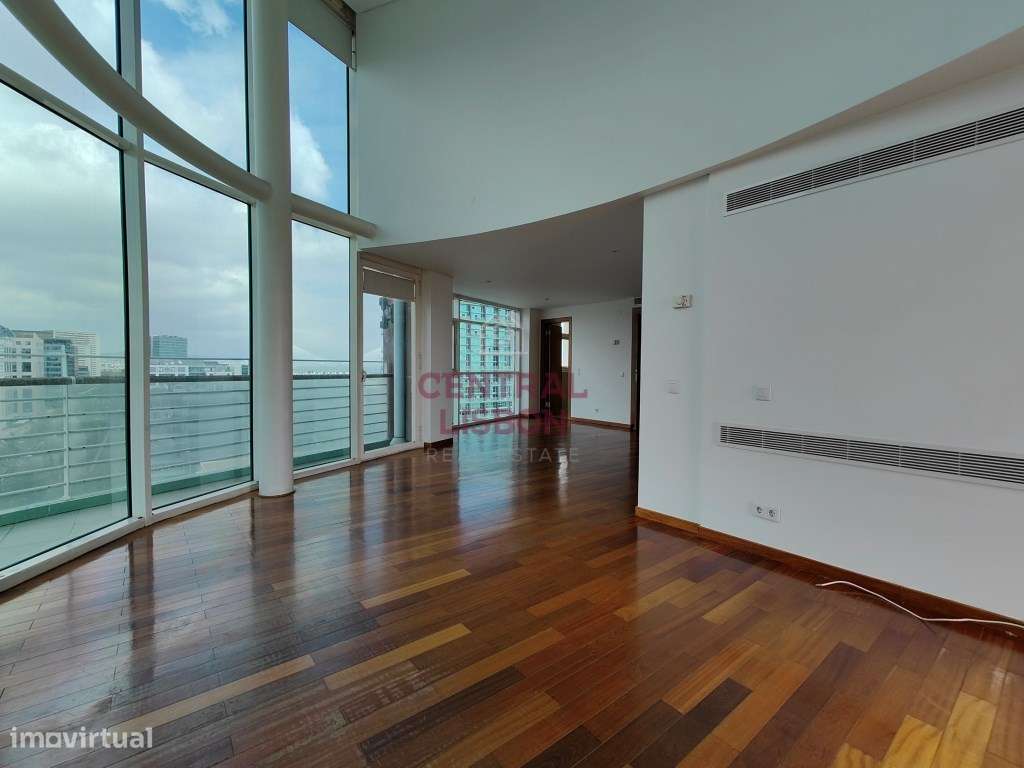 Duplex T3 com Vista Rio | 13º e 14º Piso | 2 Estacionamentos | Segu... - Grande imagem: 5/32