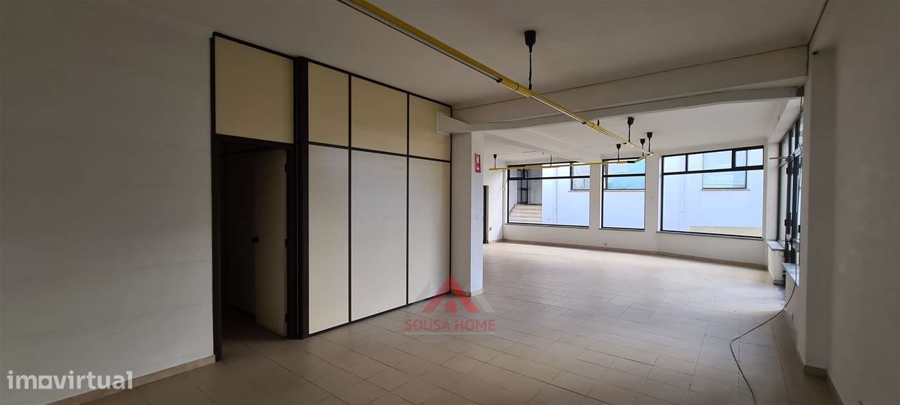 (Investimento) 2 Lojas c/ luz natural + Cave c/ 135M2 - Grande imagem: 3/12