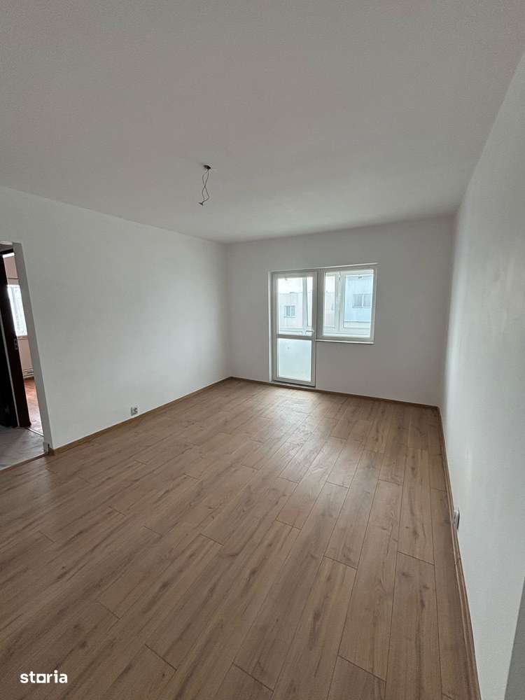 De vanzare 2 camere,2 balcoane,zona Roman Voda,Pret 46500 euro - Imagine principală: 4/11