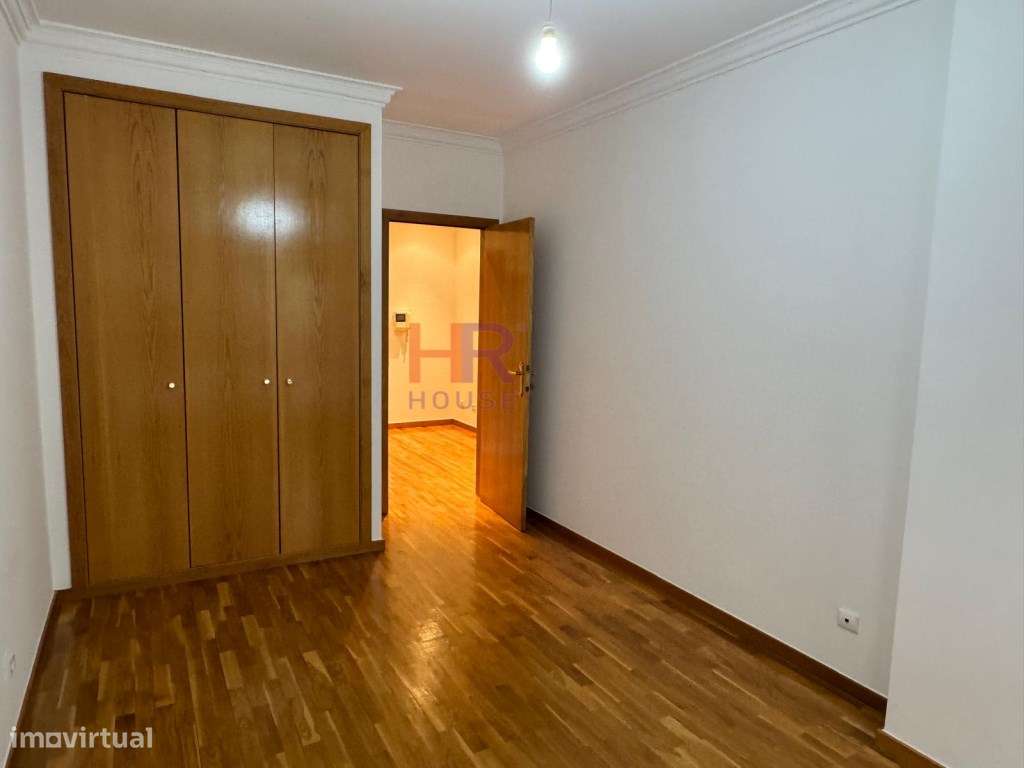 Apartamento T2 com garagem e arrecadação em Celas, Coimbra. Excelen...-9