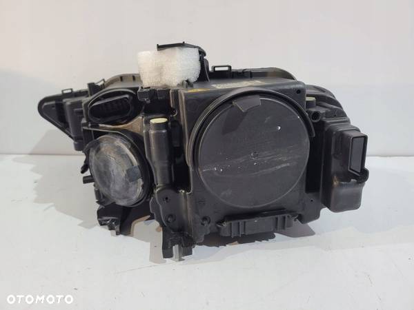 AUDI A4 B8 LCI 8K Lampa Bi-xenon R - 13502 - 5